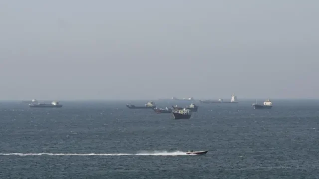 Irani vendos rregulla të reja në Hormuz, prioritet për anijet që paguajnë