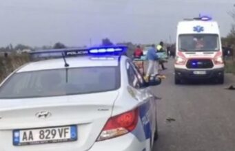 Del nga rruga në autostradë, 39-vjeçari humb jetën, një i plagosur