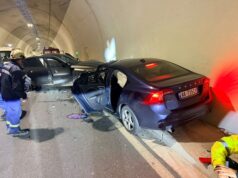 Aksident brenda tunelit te Llogarasë, përplasen 2 makina, bllokohet qarkullimi