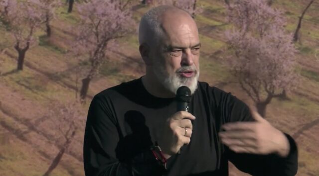 Rama fermereve : “Nuk mund të shisni me trasta në rrugët e Brukselit”