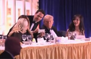 Momentet e panikut në darkën e Korrespondentëve, Trump evakuohet pas të shtënave me a*më