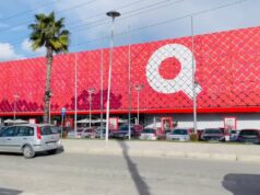 Alarm për b*mbë në qendrën tregtare QTU. Evakuohen të gjithë punonjësit dhe qytetarët.