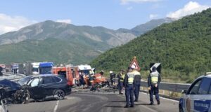 Aksident në aksin Librazhd-Elbasan , disa persona te pl*gosur