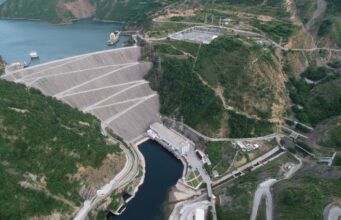 Reuters: Kaskada e Drinit mbron Shqipërinë nga goditja e krizës globale të energjisë