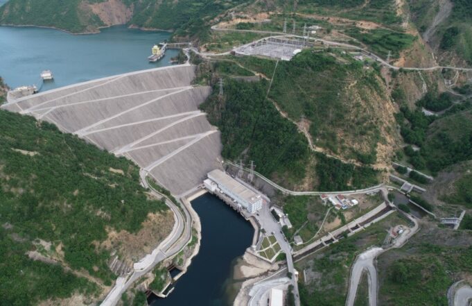 Reuters: Kaskada e Drinit mbron Shqipërinë nga goditja e krizës globale të energjisë