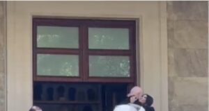 Ambasadorja e SHBA në Greqi takon Ramën në Kryeministri, pritet me përqafime