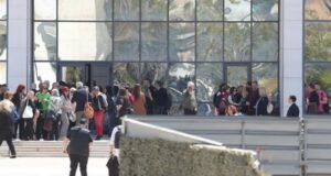 Të sht*na pranë gjykatës në Athinë, disa të pl*gosur nga s*lmi me a*më