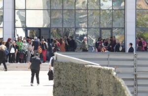 Të sht*na pranë gjykatës në Athinë, disa të pl*gosur nga s*lmi me a*më