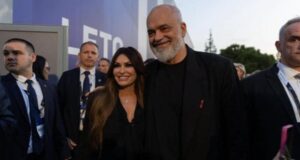 Reagon ambasadorja e SHBA ne Greqi per takimin me Ramen