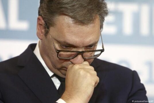 Vuçiç: Më sulmojnë me shpifje për origjinën time, përfshijnë edhe shqiptarët