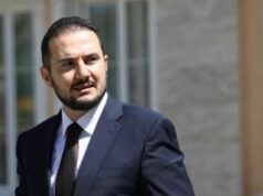 Ervin Salianji dorëzon kandidaturën për kreun e PD përballë Berishës