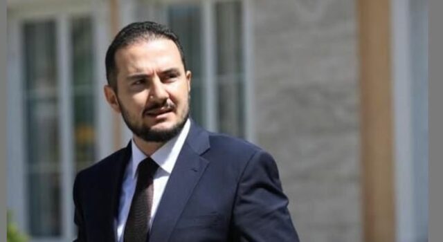 Ervin Salianji dorëzon kandidaturën për kreun e PD përballë Berishës