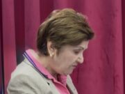 Dorëhiqet kryetarja e Këshillit Bashkiak Fier, prapaskenat e mocionit nga këshilltarët e majtë