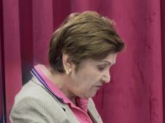 Dorëhiqet kryetarja e Këshillit Bashkiak Fier, prapaskenat e mocionit nga këshilltarët e majtë