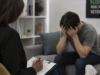 Rriten rastet e problemeve të shëndetit mendor në Fier, alarm për përfshirjen e të rinjve