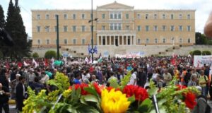 Greqia në protestë për 1 Majin, sindikatat dalin në rrugë në Athinë dhe Selanik