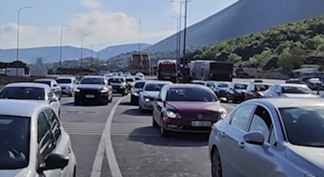Hyn në fuqi marrëveshja Kosovë-Shqipëri për lëvizjen e lirë, shmangen radhët në kufi