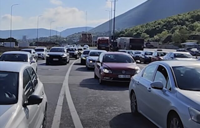 Hyn në fuqi marrëveshja Kosovë-Shqipëri për lëvizjen e lirë, shmangen radhët në kufi