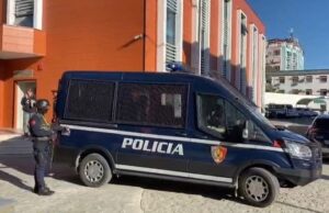 Goditet rrjeti i dr*gës në Elbasan, 26 të arrestuar dhe disa në kërkim, sekuestrohen kan*bis e k*ka*në