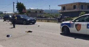 Motori perplaset me makinën ne Berat-Dimal, rrezohet pasagjeri duke humbur jeten