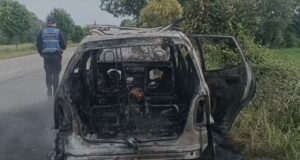 Digjet nje makin në aksin Berat–Lushnjë, 3 persona shpëtojnë pa lëndime
