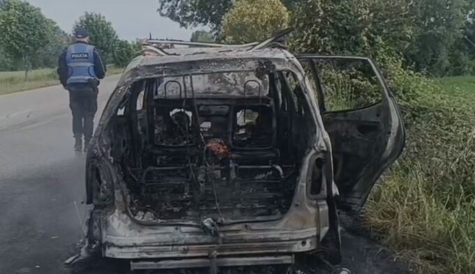 Digjet nje makin në aksin Berat–Lushnjë, 3 persona shpëtojnë pa lëndime