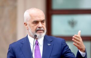 Protesta në shesh kundër projektit në Zvërnec/ Rama reagon: Ma sillni dhe e anullojmë!