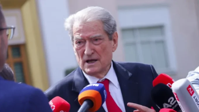 Berisha thirrje për protestën e 8 majit: “Farsa elektorale nuk mbyllet kurrë”