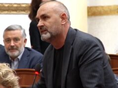 “Si deputet i Fierit…lapsusi i Ulsi Manjës shkakton të qeshura në Kuvend