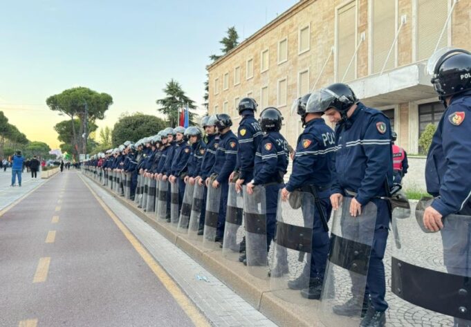 Sot protesta e opozites, marshim drejt Kryeministrisë – mungon podiumi, pa fjalime në shesh