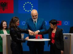 “Shqipëria më afër se kurrë familjes europiane”/ Rama mesazh për Ditën e Europës