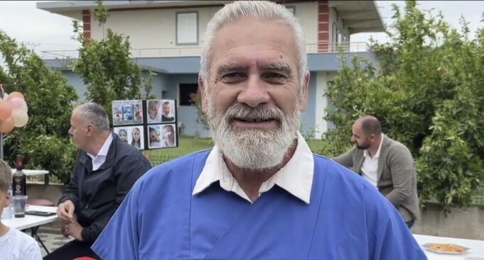 Promovohet libri i mjekut popullor Rexhep Toska për shërimin e djegieve