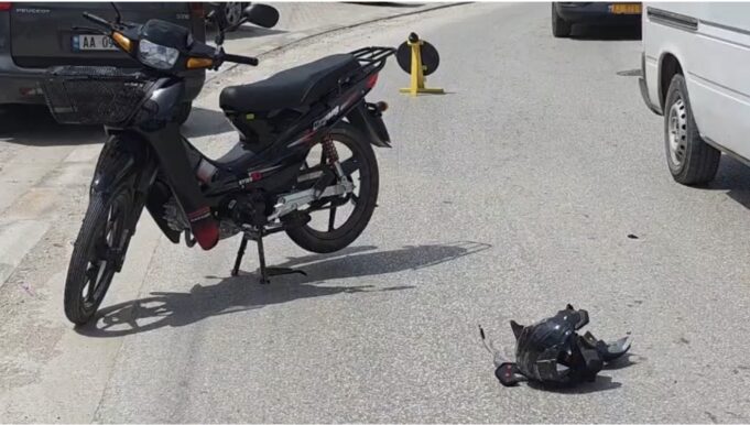Aksident në unazën jugore të Fierit, përplasen motomjeti dhe një “Peugeot”, plagoset drejtuesi