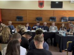 Dita e Hapur” në Gjykatën e Fierit, maturantët njihen nga afër me sistemin e drejtësisë