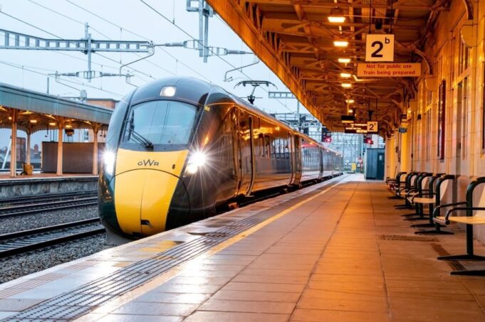 Rikthehet treni në qendër të Tiranës, hapet tenderi 1.5 miliardë lekë për segmentin e ri hekurudhor