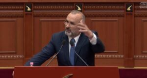 Manja në Kuvend: Nuk m’u dha fjala për replikë dhe as mundësia e ndjesës publike ndaj Peleshit
