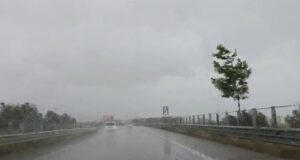 Mot i keq, vështirësi në qarkullim në autostradën Fier–Vlorë