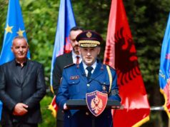 Hita ne ceremonine e rivarrimit te policit te vrare ne Fier: Kush prek një polic, godet themelet e shtetit