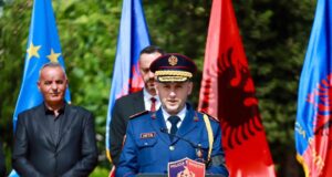 Hita ne ceremonine e rivarrimit te policit te vrare ne Fier: Kush prek një polic, godet themelet e shtetit