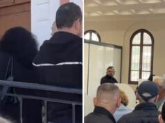 Tregtarët në protestë para Bashkisë së Vlorës pas mbylljes së tregut të fruta-perimeve