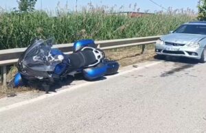 Aksident në Lushnjë-Berat/ Makina përplaset me motorin, plagoset turisti