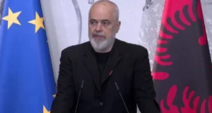 Reagon Rama per ngjarjen ne Zvernec: Përgëzoj Policinë e Shtetit për reagimin ndaj asaj bande muskujsh pa tru