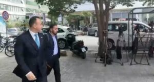 Paditur për shpifje, deputeti Klevis Balliu paraqitet në GJKKO
