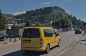 Makina perplas një fëmijë 7-vjeçar dhe humb jeten, arrestohet shoferi