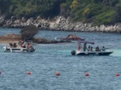 Ksamil/ Hyri me skaf në zonën e notimit, bllokohet mjeti për 60 ditë dhe gjobitet pronari me 500 mijë lekë