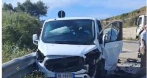 Aksident në Vlorë, përplasen dy automjete.