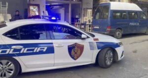 Grabitje me a*më në një bankë të nivelit të dytë në Tiranë
