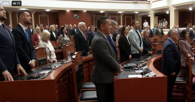 Kuvendi mban një minutë heshtje për efektin e policisë të vr*rë në krye të detyrës në Maliq