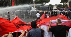 Mediat ndërkombëtare i bëjnë jehonë protestave në Shqipëri kundër projektit në Zvërnec