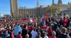 Protestat për Zvërnecin shtrihen në diasporë, tubime në Londër dhe Vjenë